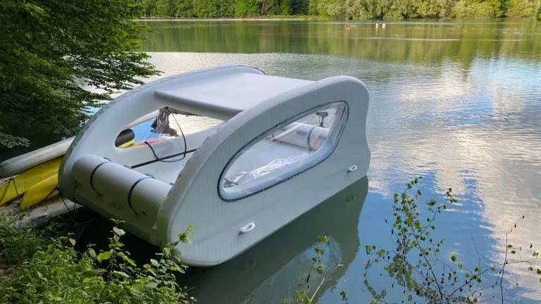 Inflatable houseboat - Electricat 450 Rental
